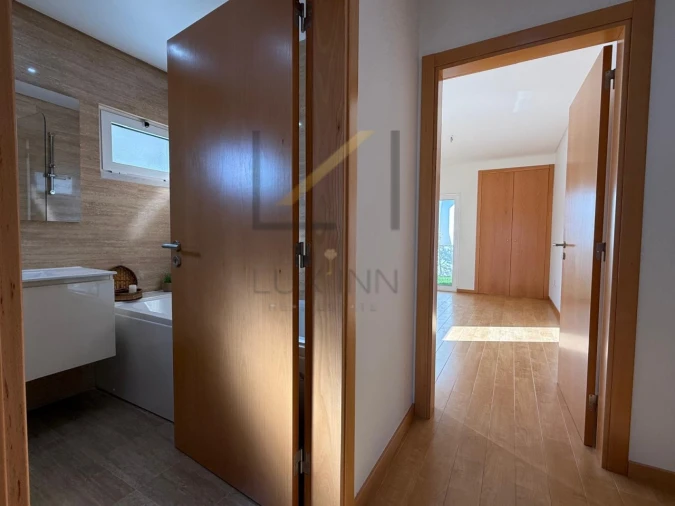 Apartamento T3 para Venda em Carcavelos e Parede Foto 19