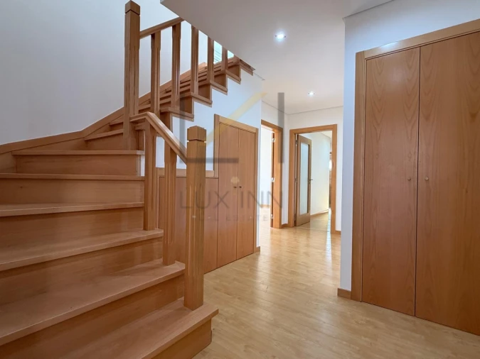 Apartamento T3 para Venda em Carcavelos e Parede Foto 25
