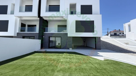 Moradia T4 para Venda em Corroios