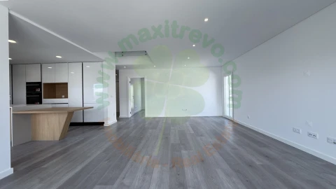 Moradia T4 para Venda em Corroios