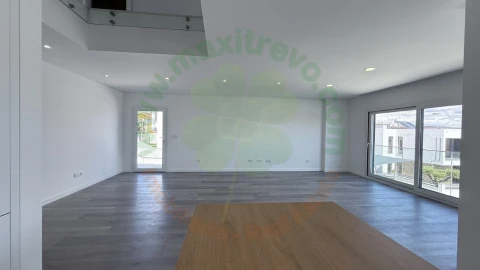 Moradia T4 para Venda em Corroios