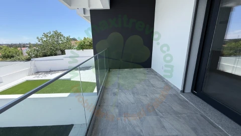 Moradia T4 para Venda em Corroios