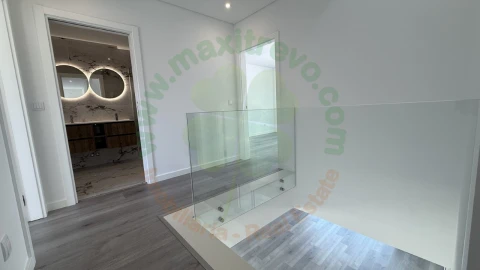 Moradia T4 para Venda em Corroios
