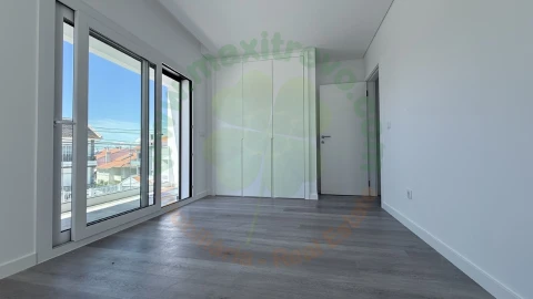 Moradia T4 para Venda em Corroios