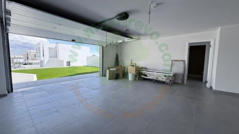 Moradia T4 para Venda em Corroios