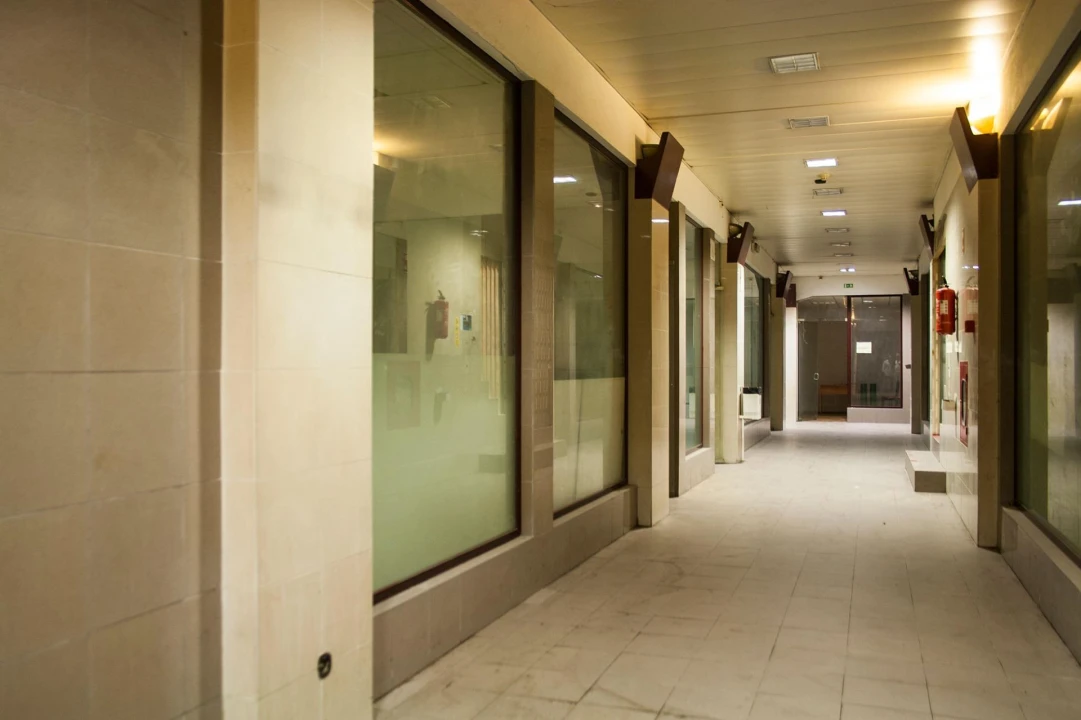 Negócio para Venda em Póvoa de Santa Iria e Forte da Casa Foto 2