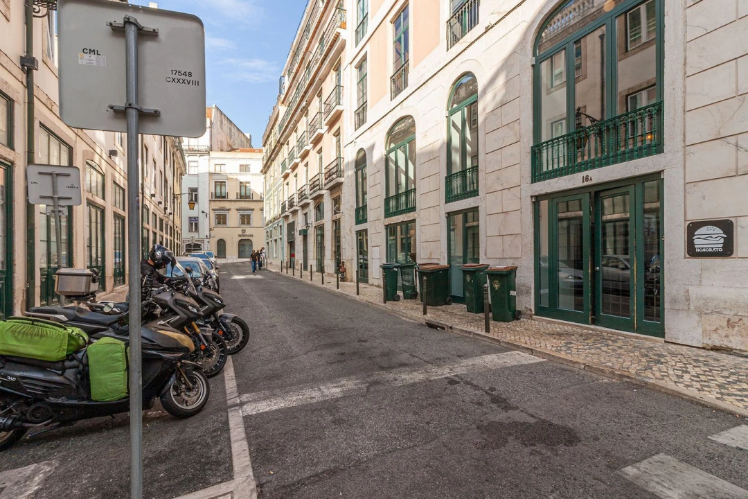 Garagem para Arrendamento em Santa Maria Maior Foto 2