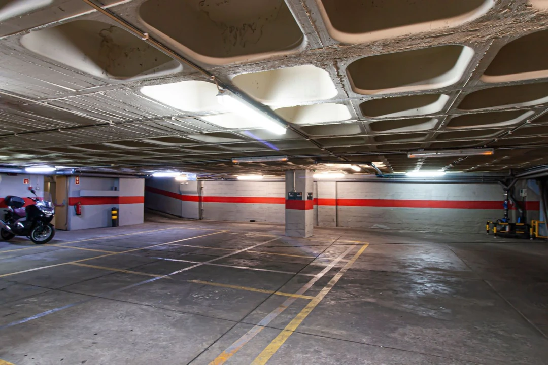 Garagem para Arrendamento em Santa Maria Maior Foto 4