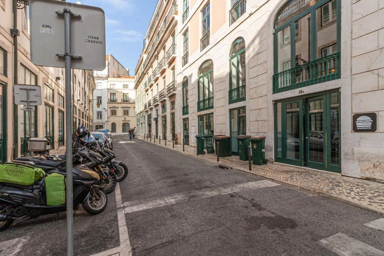 Garagem para Arrendamento em Santa Maria Maior Foto 2