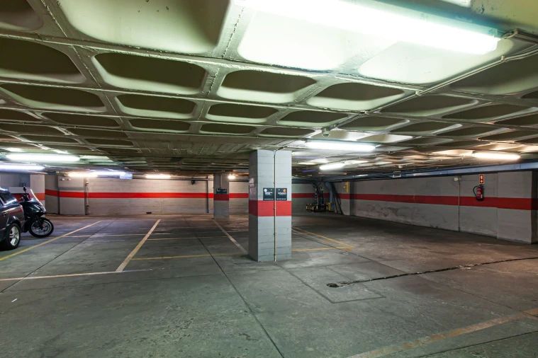 Garagem para Arrendamento em Santa Maria Maior Foto 3