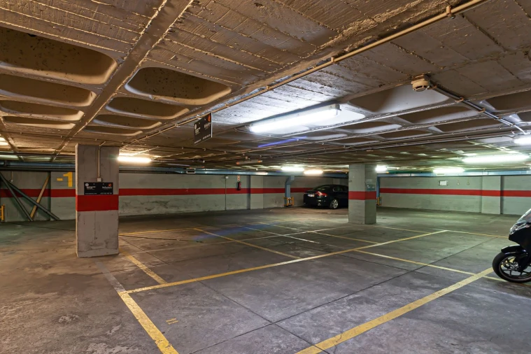 Garagem para Arrendamento em Santa Maria Maior Foto 5