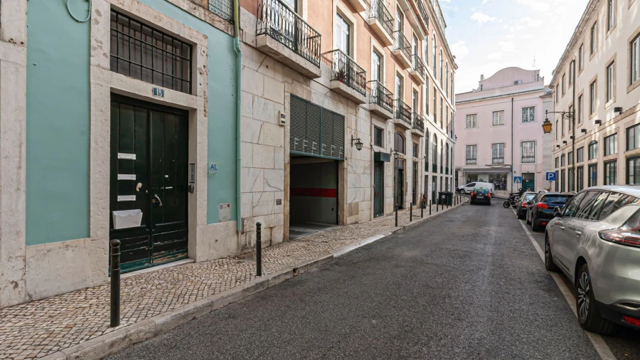 Garagem para Arrendamento em Santa Maria Maior