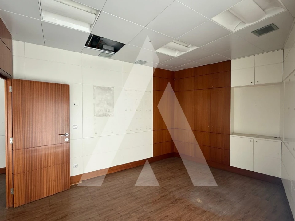 Escritório para Venda em Marinha Grande Foto 9