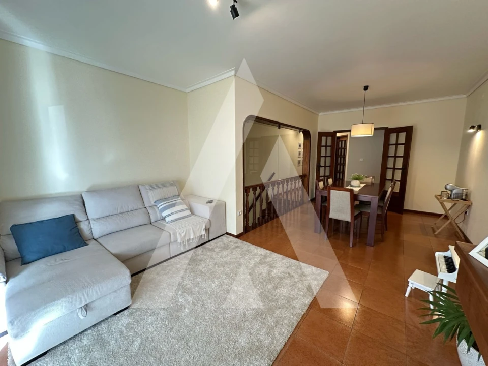 Moradia T4 para Venda em Oiã Foto 4