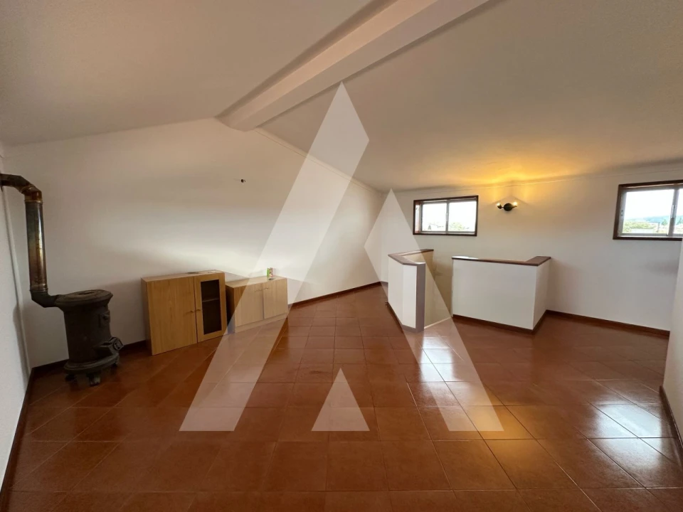 Moradia T4 para Venda em Oiã Foto 21