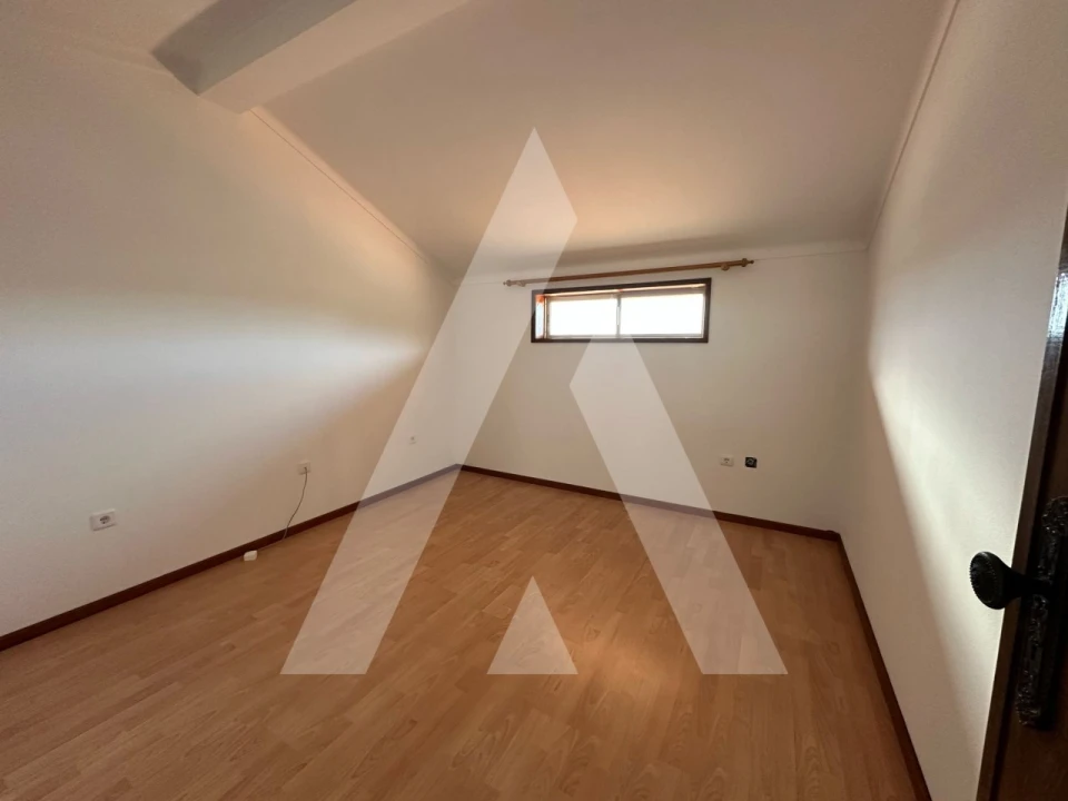 Moradia T4 para Venda em Oiã Foto 22