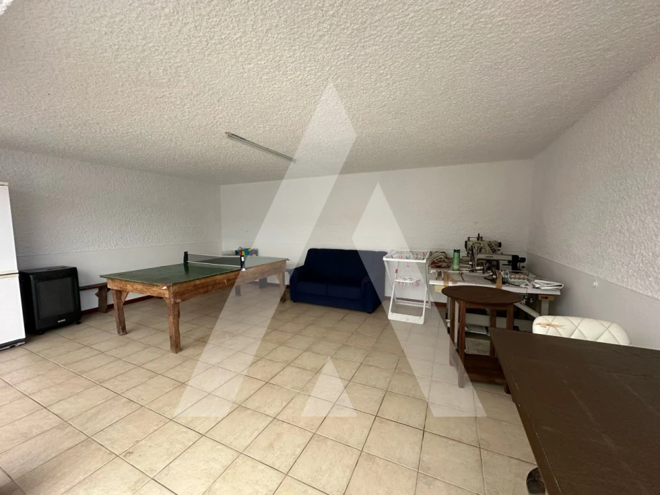 Moradia T4 para Venda em Oiã Foto 29