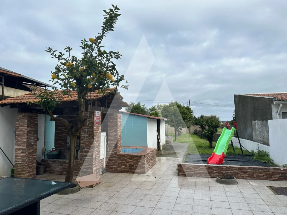 Moradia T4 para Venda em Oiã Foto 32