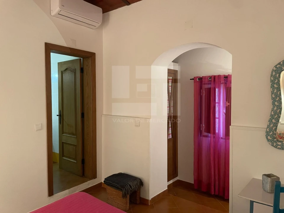 Moradia T5 para Venda em Corte do Pinto Foto 16