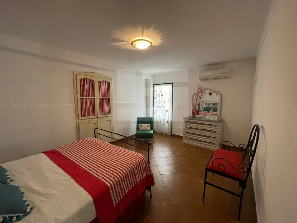 Moradia T5 para Venda em Corte do Pinto Foto 37