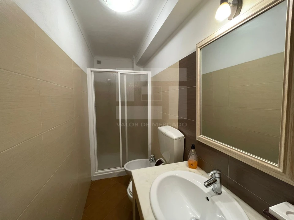 Moradia T5 para Venda em Corte do Pinto Foto 40