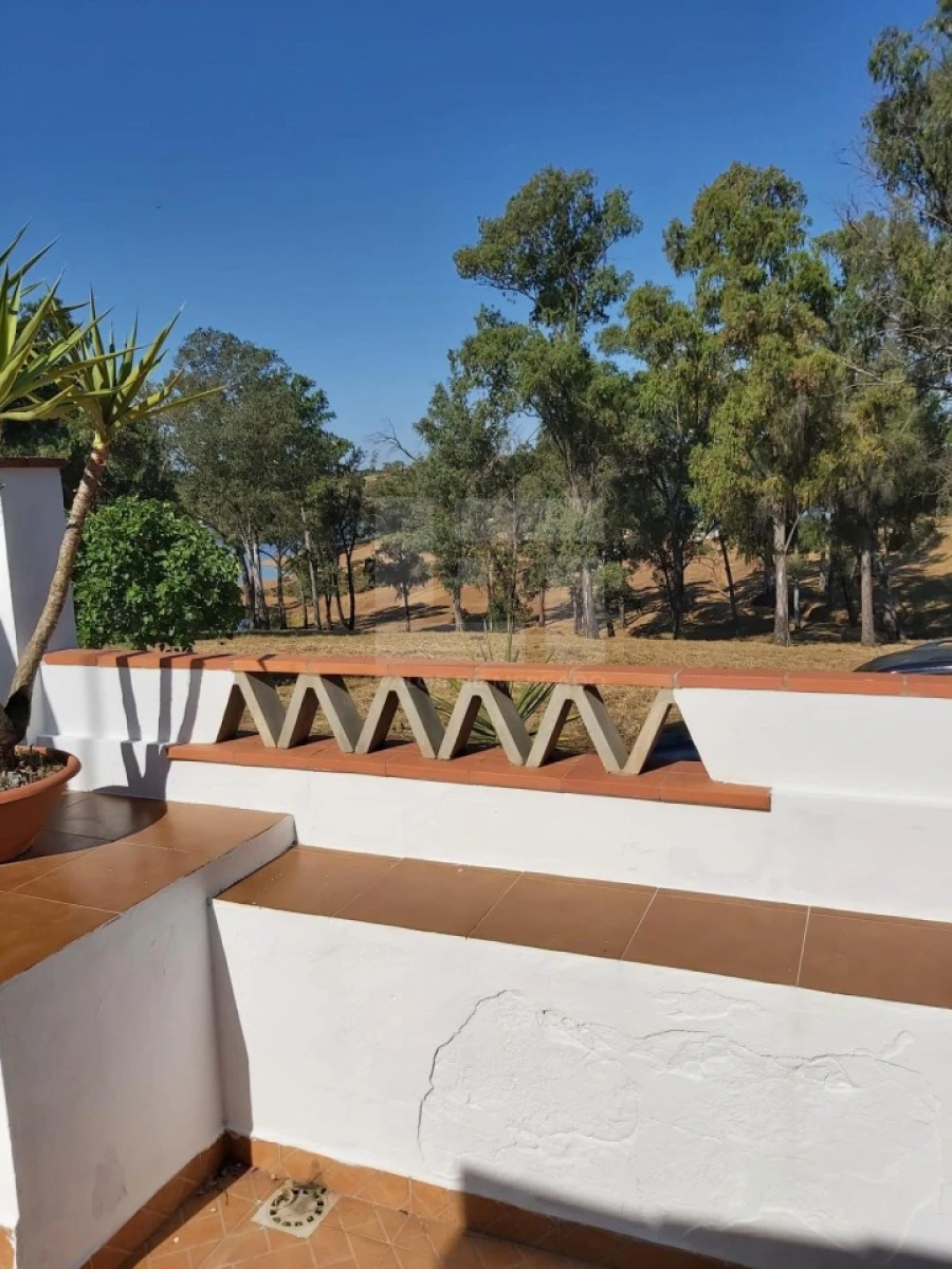 Moradia T5 para Venda em Corte do Pinto Foto 6