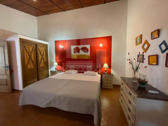 Moradia T5 para Venda em Corte do Pinto Foto 3