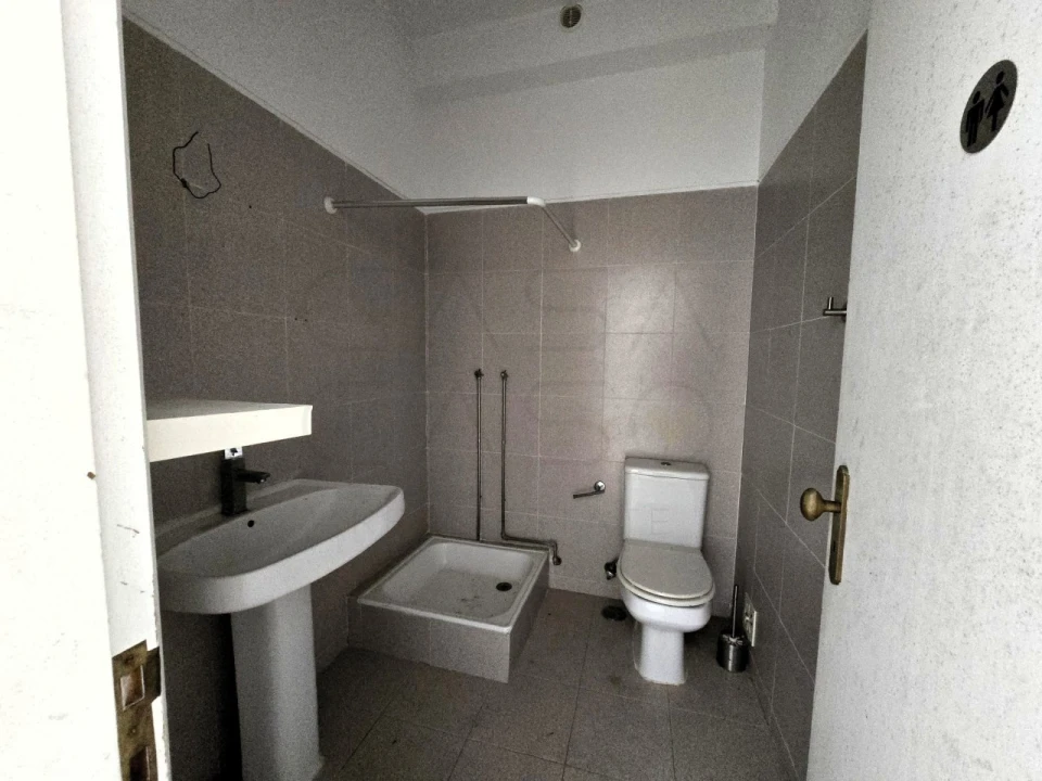 Loja para Arrendamento em Carvalhal Foto 17