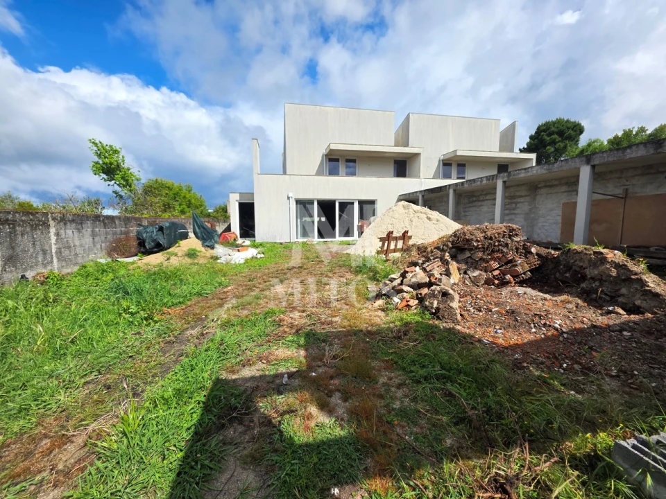 Moradia T4 para Venda em Afife Foto 1