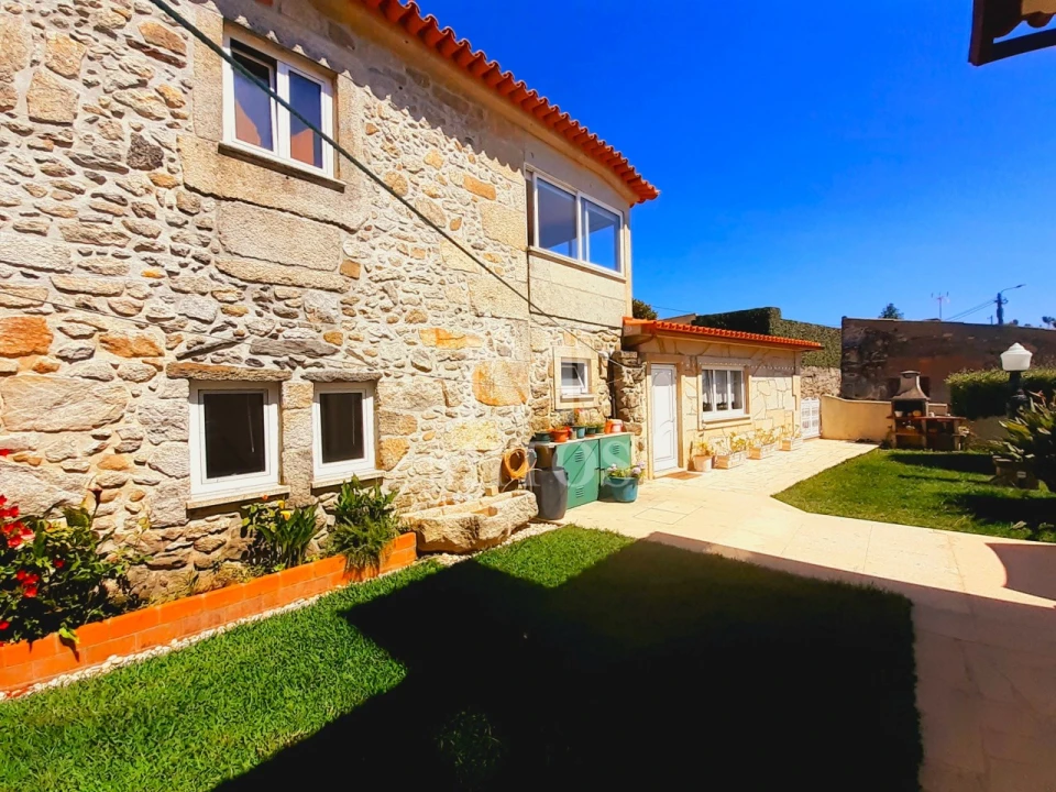 Moradia T5 para Venda em Areosa Foto 1