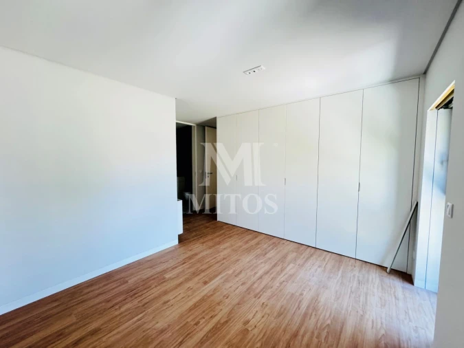 Apartamento T3 para Arrendamento em Santa Maria Maior e Monserrate e Meadela Foto 11