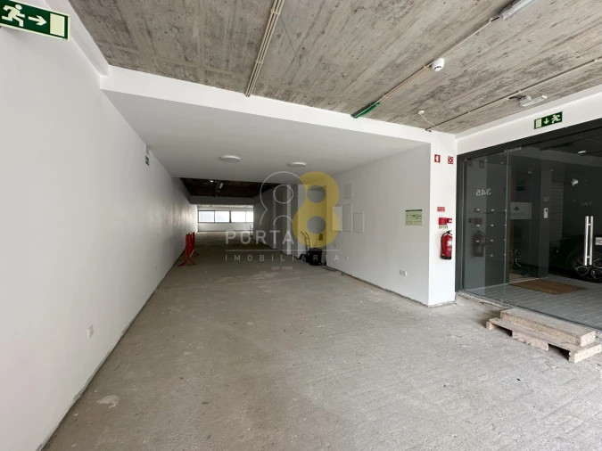 Loja para Arrendamento em Mafamude e Vilar do Paraíso Foto 1