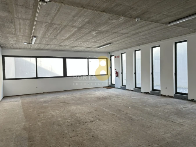 Loja para Arrendamento em Mafamude e Vilar do Paraíso Foto 15