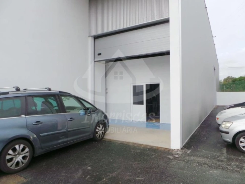 Armazém para Venda em Santo Antão e São Julião do Tojal Foto 3