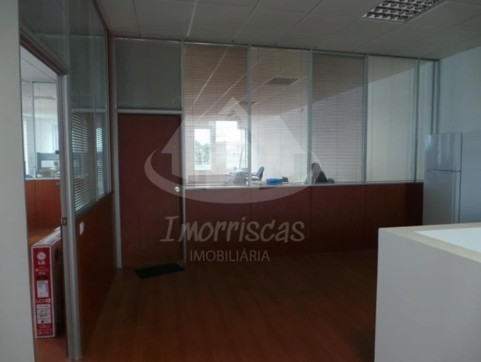 Armazém para Venda em Santo Antão e São Julião do Tojal Foto 7