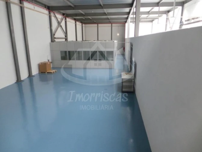 Armazém para Venda em Santo Antão e São Julião do Tojal