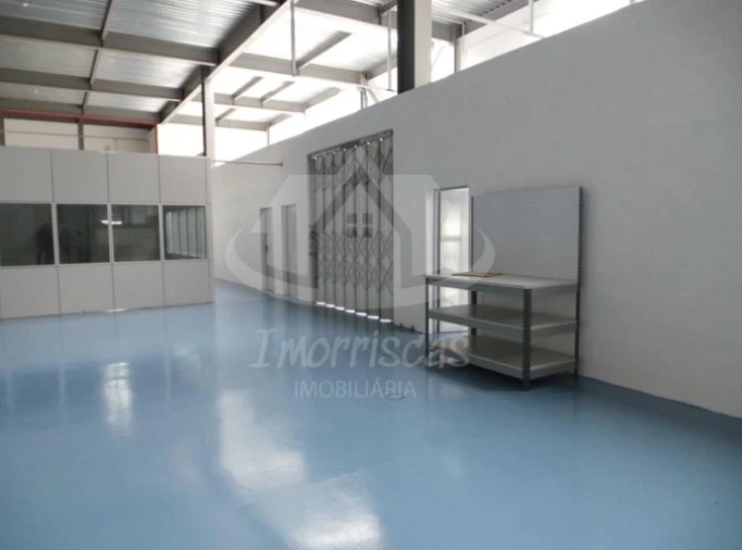 Armazém para Venda em Santo Antão e São Julião do Tojal Foto 2