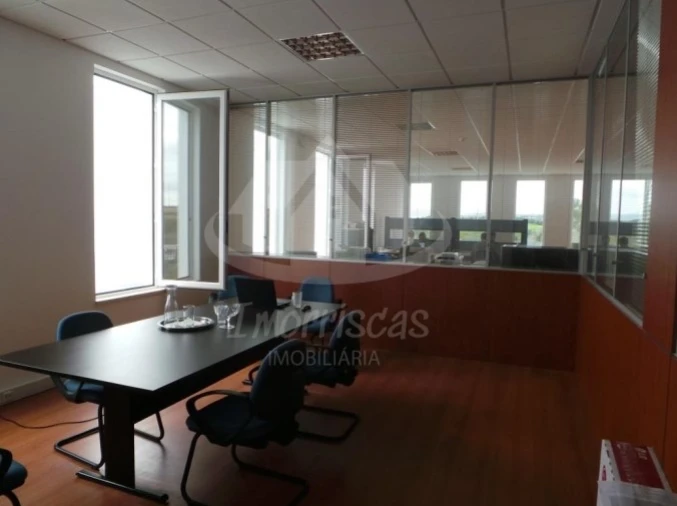 Armazém para Venda em Santo Antão e São Julião do Tojal Foto 10