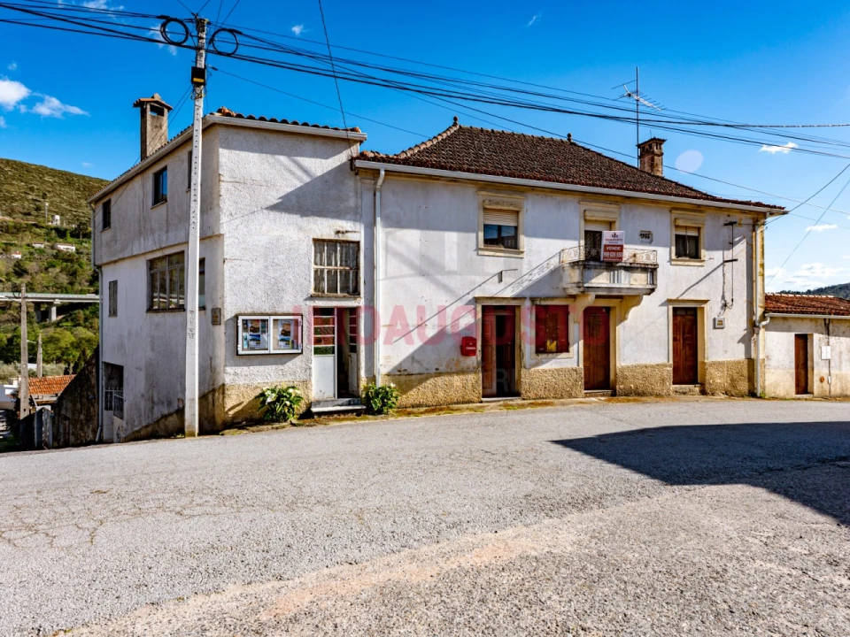 Moradia T5 para Venda em Benespera Foto 1