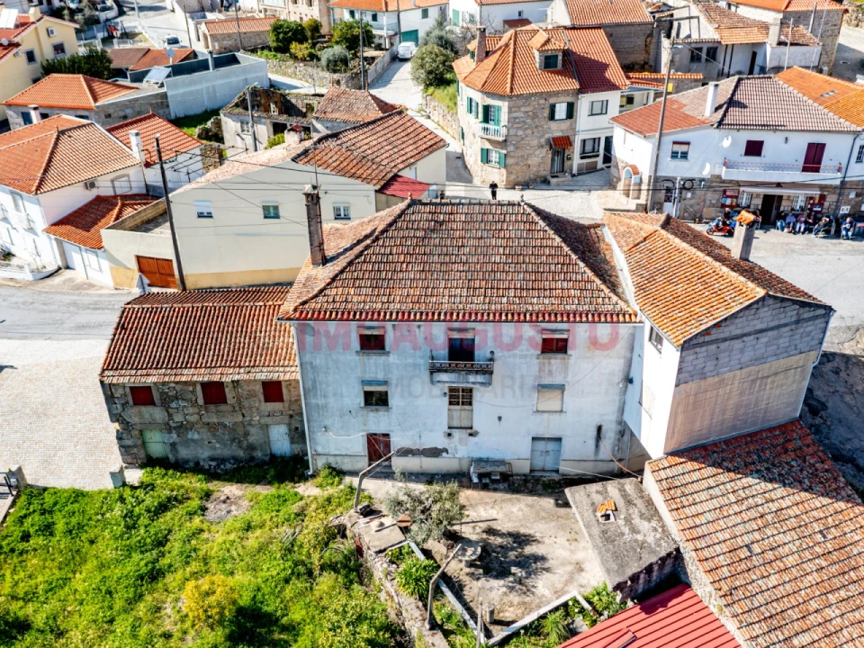 Moradia T5 para Venda em Benespera Foto 3