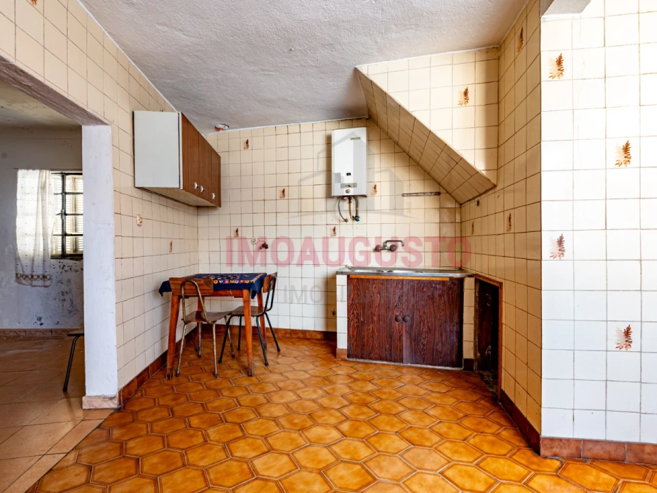 Moradia T5 para Venda em Benespera Foto 9