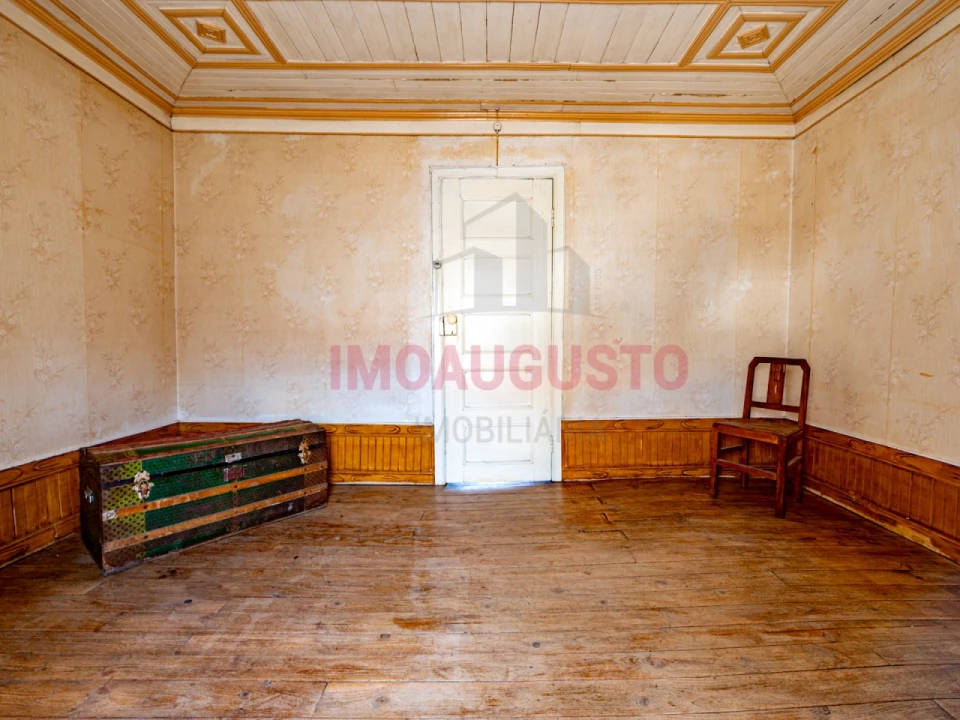 Moradia T5 para Venda em Benespera Foto 17