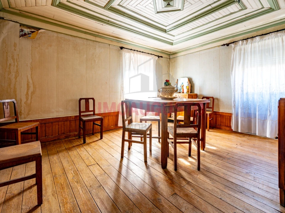 Moradia T5 para Venda em Benespera Foto 20