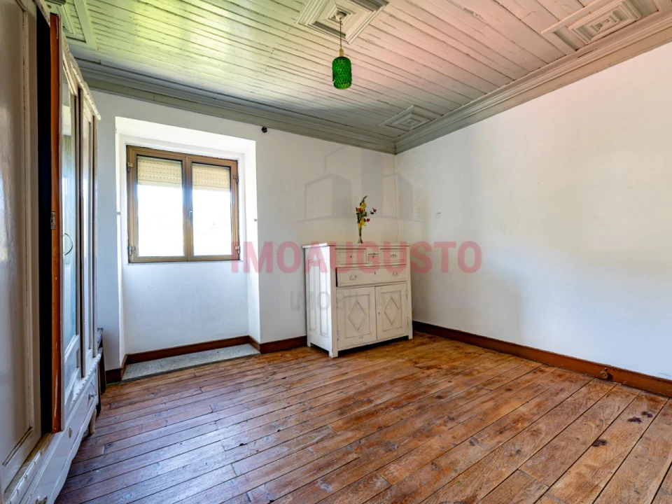 Moradia T5 para Venda em Benespera Foto 22