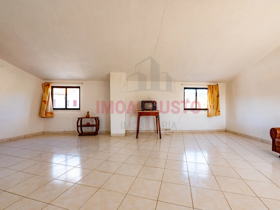 Moradia T5 para Venda em Benespera Foto 24