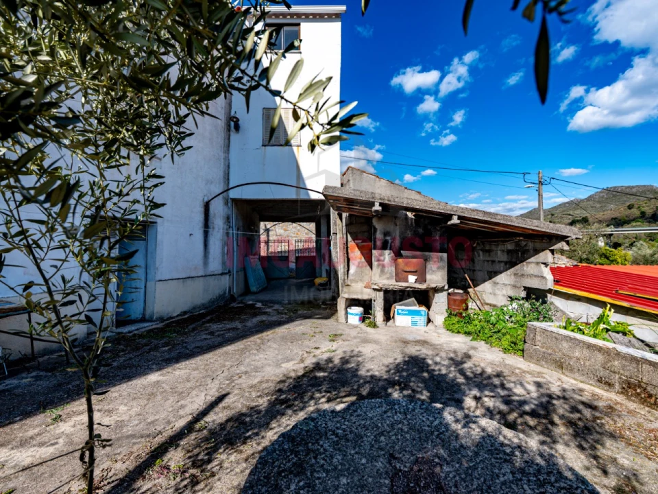 Moradia T5 para Venda em Benespera Foto 30