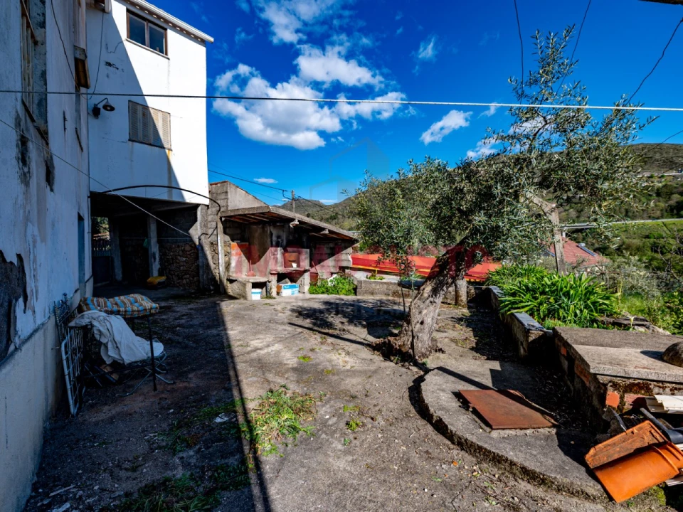 Moradia T5 para Venda em Benespera Foto 31