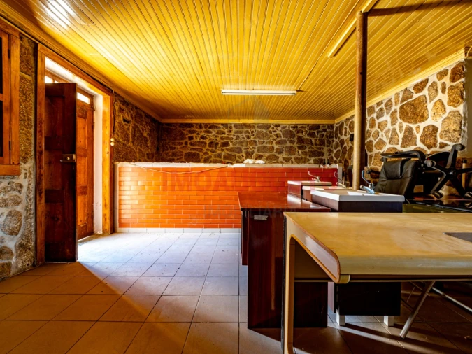 Moradia T5 para Venda em Benespera Foto 6