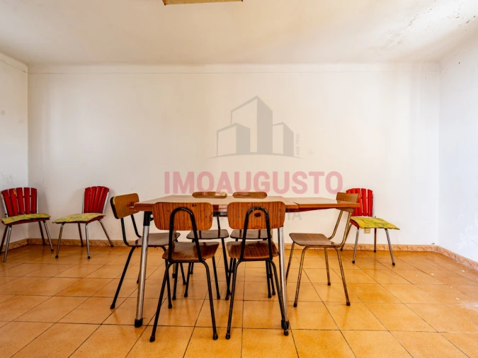 Moradia T5 para Venda em Benespera Foto 10