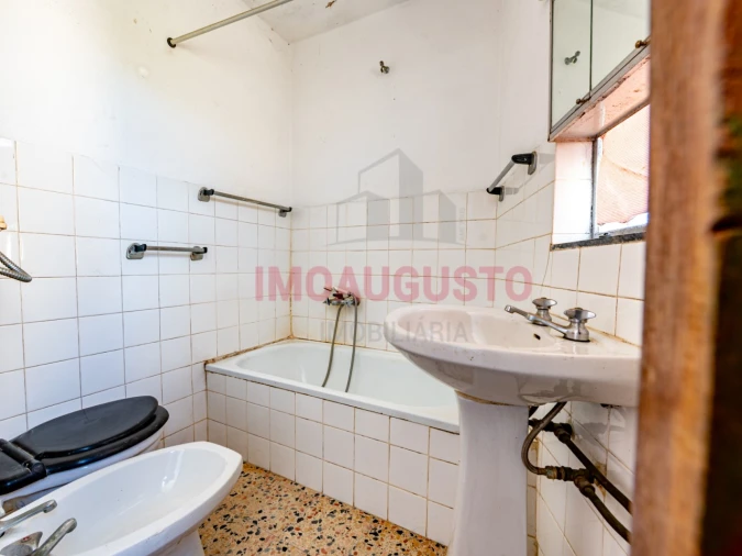 Moradia T5 para Venda em Benespera Foto 11